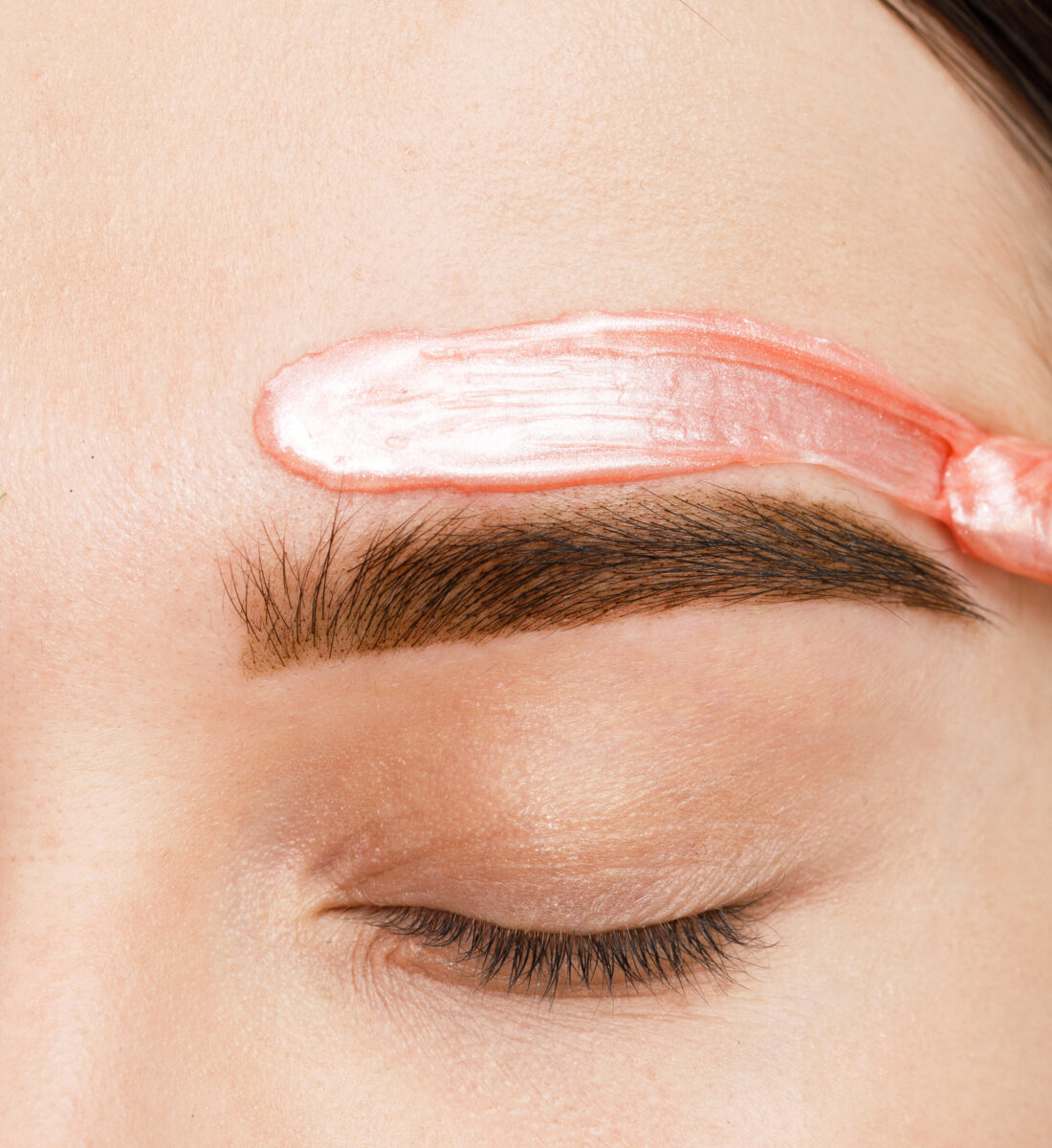 Makeup,Artist,Does,Facial,Hair,Removal,Procedure.,Styling,And,Lamination