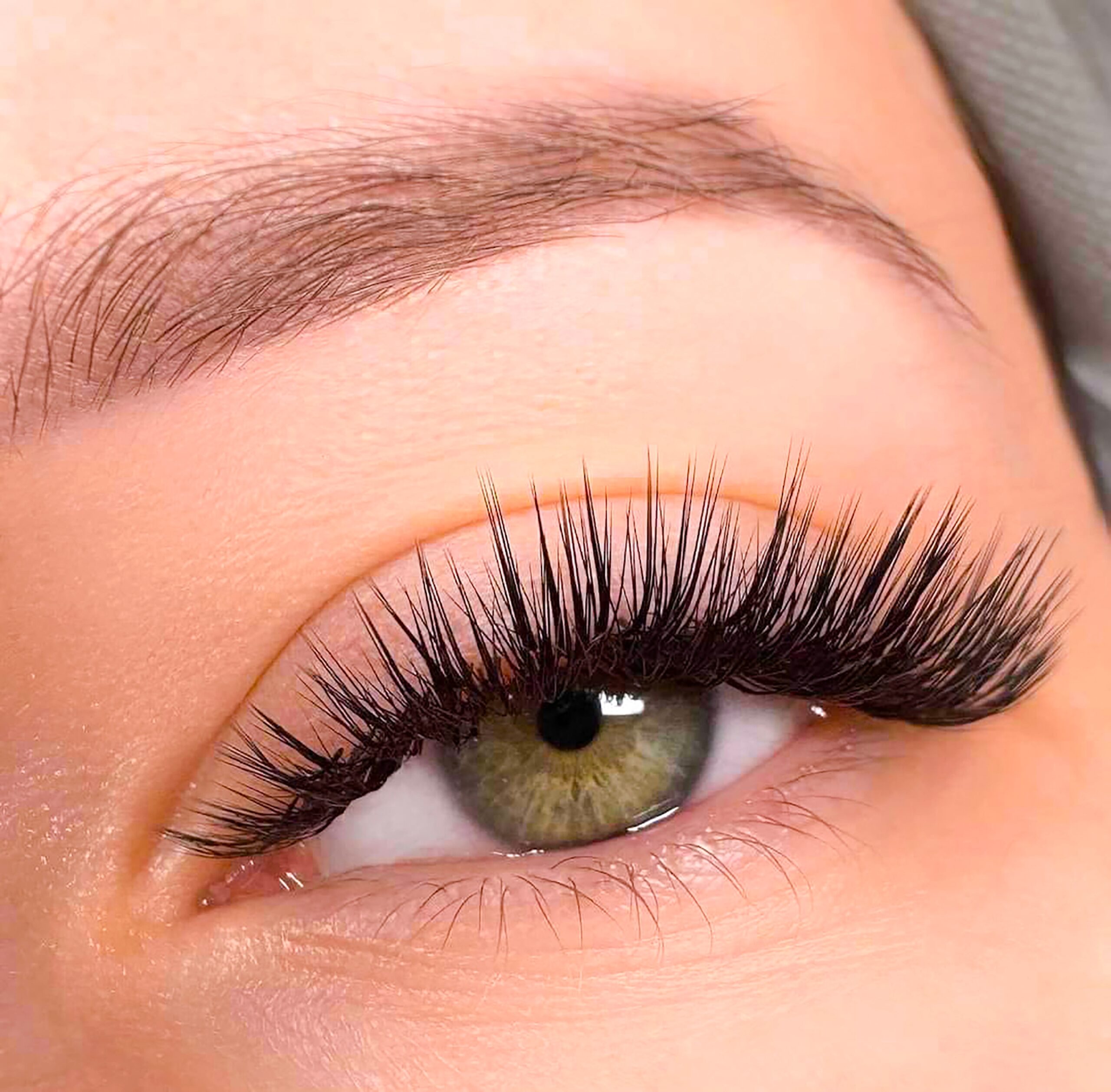 The,American,Girl,Has,Green,Eyes,And,Classic,Eyelash,Extensions