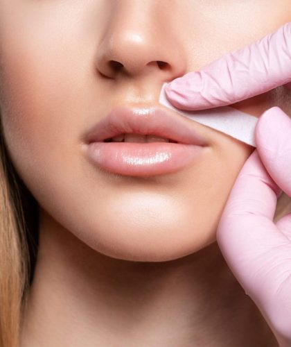 The,Beautician,Makes,A,Mustache,Removal,With,Wax,In,A